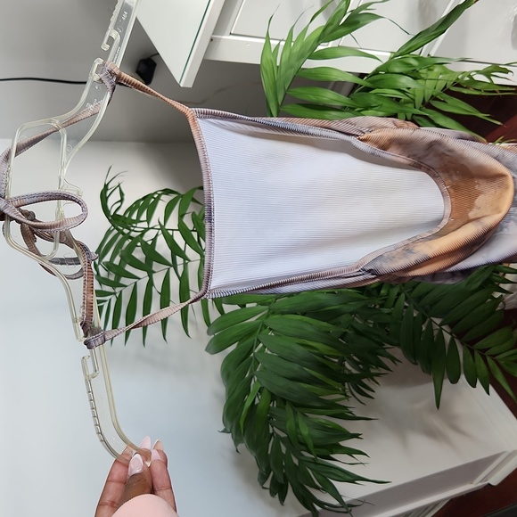 Pretty Little Thing US 6 halter dress - Picture 3 of 4